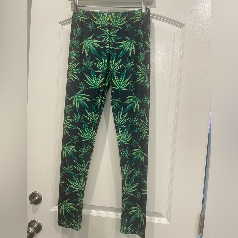 Black And Green Maple Leaf Leggings